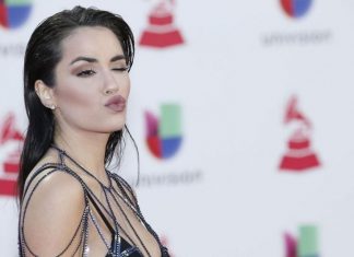Lali Espósito llevó la lucha por el aborto legal a la alfombra de los Latin Grammy Awards