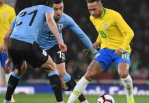 Neymar le metió un caño hermoso a Cavani, que mucho no le gustó. ¡Mirá!