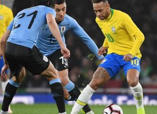 Neymar le metió un caño hermoso a Cavani, que mucho no le gustó. ¡Mirá!