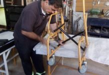 El Taller Municipal de Oficios reparó ocho sillas de ruedas y siete camillas de diferentes centros de salud del distrito