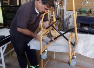 El Taller Municipal de Oficios reparó ocho sillas de ruedas y siete camillas de diferentes centros de salud del distrito