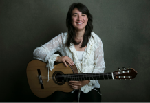 Música a la gorra en el Patio Cultural a cargo de Daniela Rossi