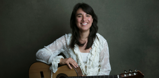 Música a la gorra en el Patio Cultural a cargo de Daniela Rossi