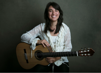 Música a la gorra en el Patio Cultural a cargo de Daniela Rossi