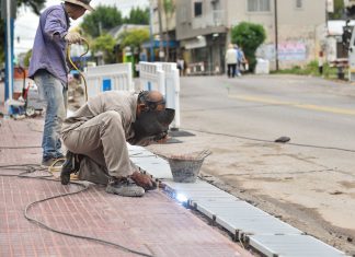 Comenzaron las obras de puesta en valor de la avenida Tapia de Cruz y la calle Colón en el centro de Belén de Escobar