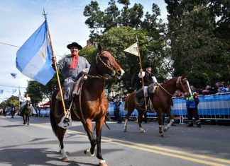 Con desfile, música y comidas típicas Escobar celebró el 25 de mayo
