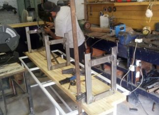 El Taller Municipal de Oficios continúa con la refacción del mobiliario de las escuelas públicas del distrito El Taller Municipal de Oficios continúa con la refacción del mobiliario de las escuelas públicas del distrito