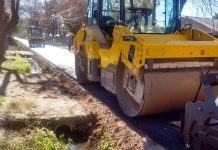 Continúan los trabajos de pavimentación y estabilizado en distintos puntos del partido