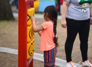 Instalan nuevos juegos infantiles en 21 jardines del distrito