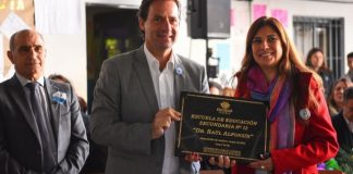 Ariel Sujarchuk aprueba el homenaje a Raúl Alfonsín: envió un proyecto al Concejo Deliberante para emplazar su busto en la Plaza Lambertuchi Ariel Sujarchuk aprueba el homenaje a Raúl Alfonsín: envió un proyecto al Concejo Deliberante para emplazar su busto en la Plaza Lambertuchi