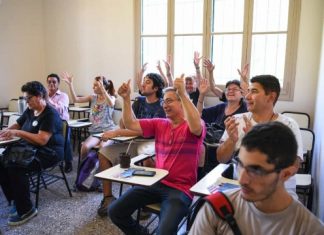 El curso de lengua de señas de la Municipalidad de Escobar ya suma más de 200 inscriptos El curso de lengua de señas de la Municipalidad de Escobar ya suma más de 200 inscriptos