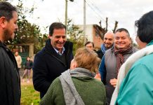 Ariel Sujarchuk recorrió obras de pavimentación y conversó con vecinos