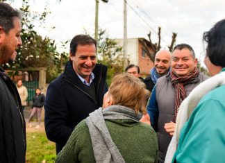 Ariel Sujarchuk recorrió obras de pavimentación y conversó con vecinos