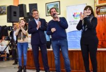 Ariel Sujarchuk, Sergio Massa y Mirta Tundis compartieron una mañana con 400 adultos mayores de distintos centros de jubilados de Escobar Ariel Sujarchuk, Sergio Massa y Mirta Tundis compartieron una mañana con 400 adultos mayores de distintos centros de jubilados de Escobar