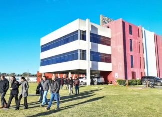 Ariel Sujarchuk supervisó los avances de las obras realizadas por la empresa 3M para evitar inundaciones en los barrios aledaños de Los Pinos y Cabot Ariel Sujarchuk supervisó los avances de las obras realizadas por la empresa 3M para evitar inundaciones en los barrios aledaños de Los Pinos y Cabot