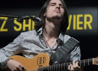 Juan Salinas presenta su primer disco “La historia continúa” en el Teatro Seminari