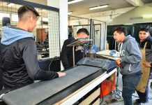 Maquinista Savio: Sujarchuk supervisó los trabajos que realizan los alumnos de la Escuela Técnica Nº 3