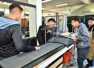 Maquinista Savio: Sujarchuk supervisó los trabajos que realizan los alumnos de la Escuela Técnica Nº 3