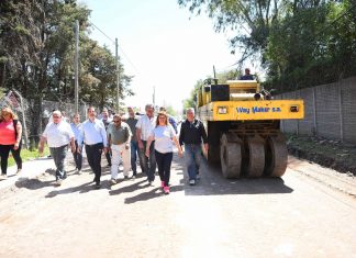 Ariel Sujarchuk recorrió nuevos asfaltos, estabilizados y veredas en Garín