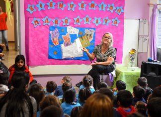 La escritora de literatura infantil Margarita Mainé visitó el jardín municipal “El Cedro”