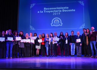 Reconocen a 60 docentes del distrito por su trayectoria y compromiso con la educación