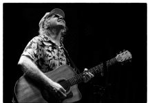 A beneficio de Escobar Hambre Cero, el Ciclo Identidad despide el año con un show de Miguel Cantilo