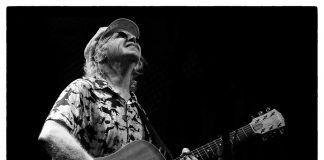 A beneficio de Escobar Hambre Cero, el Ciclo Identidad despide el año con un show de Miguel Cantilo