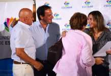Ariel Sujarchuk y Fernanda Raverta entregaron escrituras a más de 80 familias del partido