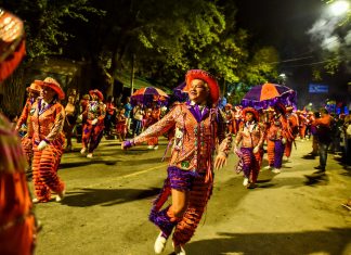 Una multitud disfrutó de la quinta edición del Carnaval de la Flor organizado por la Municipalidad