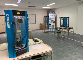 Con la colaboración de la comunidad educativa, el municipio fabricó y entregó más de 500 máscaras de bioseguridad