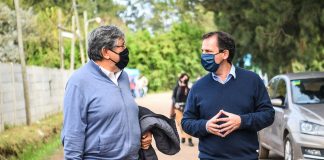 Ariel Sujarchuk y Fernando “Chino” Navarro supervisaron el programa “El barrio cuida al barrio” en Maquinista Savio