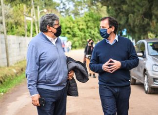 Ariel Sujarchuk y Fernando “Chino” Navarro supervisaron el programa “El barrio cuida al barrio” en Maquinista Savio