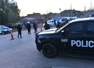 Despliegan un fuerte operativo policial en el barrio Cabot de Garín