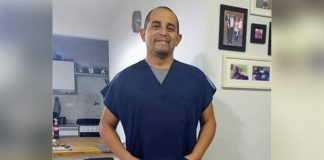 Emotiva despedida a un enfermero que falleció por Covid-19