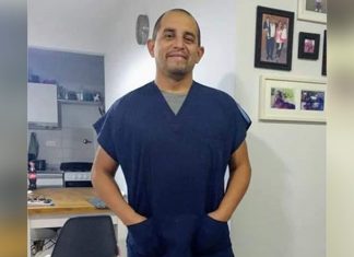 Emotiva despedida a un enfermero que falleció por Covid-19