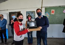 Ariel Sujarchuk realizó la primera entrega de netbooks que beneficiará a 1.500 estudiantes del partido de Escobar a través del programa nacional Aprender Conectados