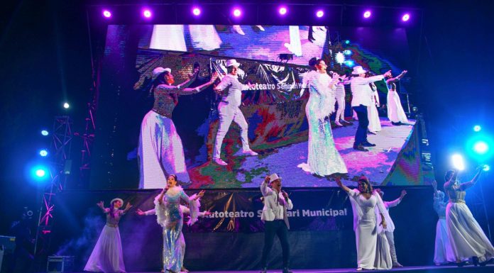 El autoteatro abre nuevamente el telón: dónde, cuánto sale, quién actúa