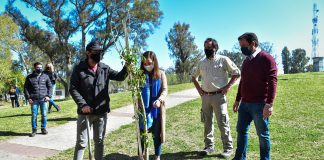 Escobar celebra la primavera plantando árboles