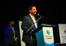 Sujarchuk encabezó el acto de la primera entrega de DNI a residentes migrantes del partido