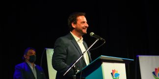 Sujarchuk encabezó el acto de la primera entrega de DNI a residentes migrantes del partido