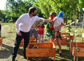 Ariel Sujarchuk entregó certificados y huertas a 50 protectores ambientales del distrito