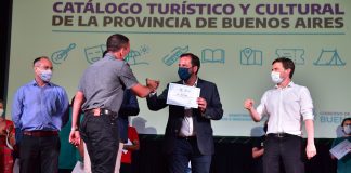 Sujarchuk y el ministro Augusto Costa entregaron subsidios a entidades culturales y turísticas