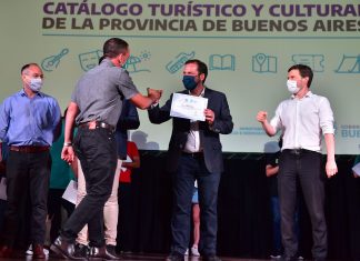 Sujarchuk y el ministro Augusto Costa entregaron subsidios a entidades culturales y turísticas