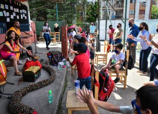 Verónica Sabena supervisó las actividades de reinserción escolar de los alumnos de la Escuela Primaria 9 de Garín