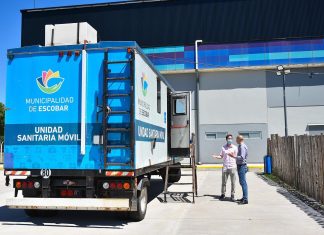 En Garín, Beto Ramil supervisó el operativo de hisopado y entregó mascarillas Atom Protect a personal esencial