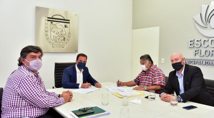 La Municipalidad de Escobar firmó un convenio con las autoridades de la Asociación de Capitanes, Pilotos y Patrones de Pesca