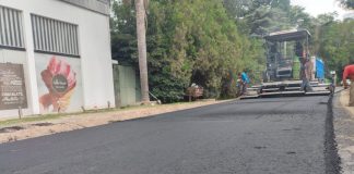 Intensifican las obras de bacheo y pavimentación de calles en distintos puntos del distrito