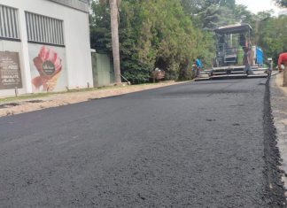 Intensifican las obras de bacheo y pavimentación de calles en distintos puntos del distrito