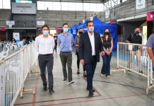 Covid-19: Ariel Sujarchuk supervisó el operativo de vacunación en el microestadio de Garín