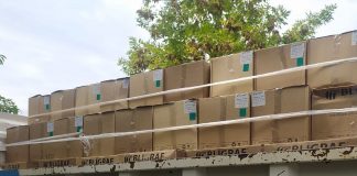 La municipalidad de Escobar entregó a docentes del partido, 6000 máscaras de acetato donadas por la empresa Bligraf S.A.